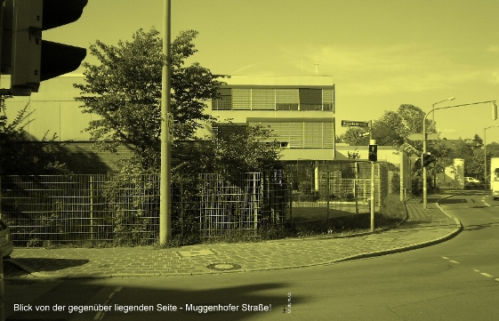 blick von der gegenüber liegenden seite - muggenhofer straße!    